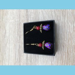 Glasengel med fosil hoved