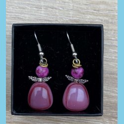 Englereringe i glas med et Jaspis hoved