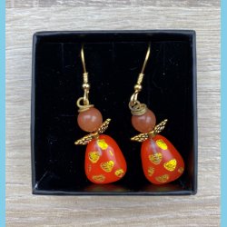 Englereringe i glas med et aventurin stens hoved