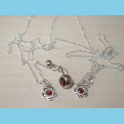 Mavekde Blomst med Rd Sten