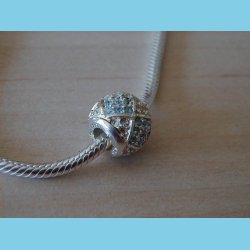 Bacio Round Next Generation Lysebl og Hvid