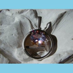 Slv vedhng Ametyst med 24 K guldbelagt krone