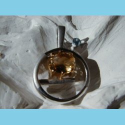 Slv vedhng Citrin med 24 K guldkrone