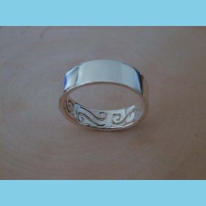 Ring med invendigt mønster