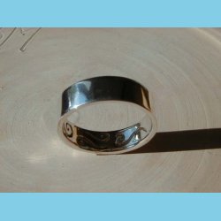 Ring med invendigt m&oslash;nster