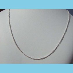 Feminin Perle Halsk�de 40 CM