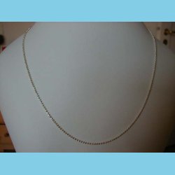 Feminin Perle Halsk�de 40 CM