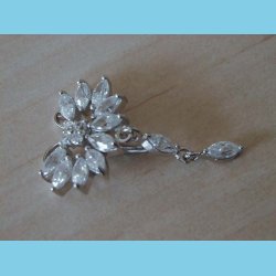 Navlering I Hvidt Flor