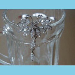 Navlering I Hvidt Flor