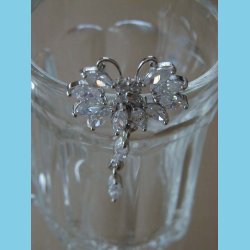 Navlering I Hvidt Flor