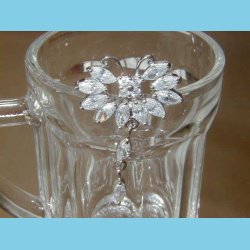 Navlering I Hvidt Flor